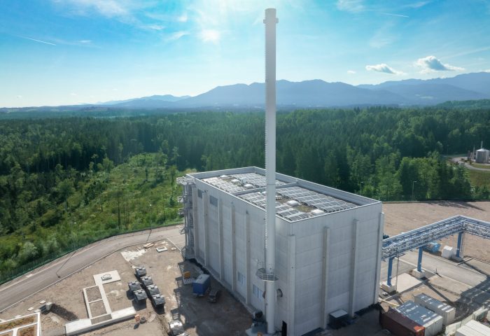 Drohnenaufnahme der modernen Biomasseanlage in Penzberg