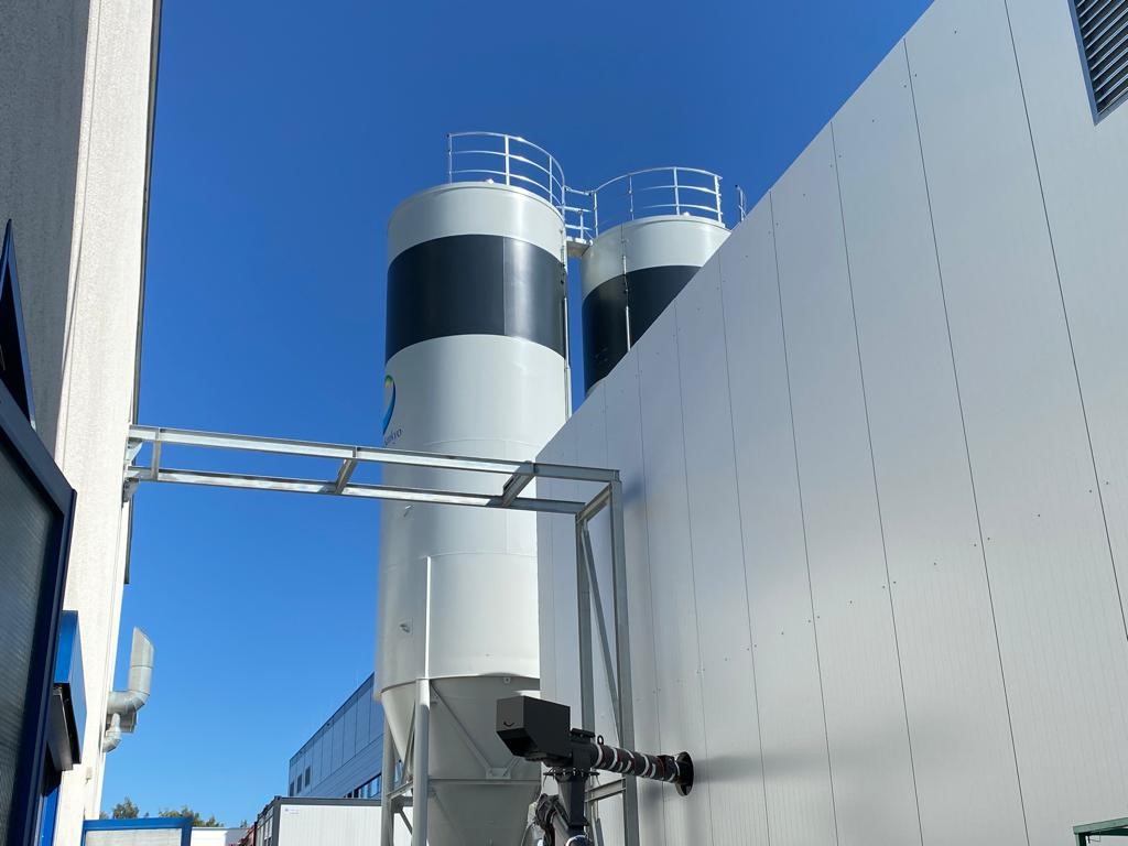 Die Pelletsilos der Anlage
