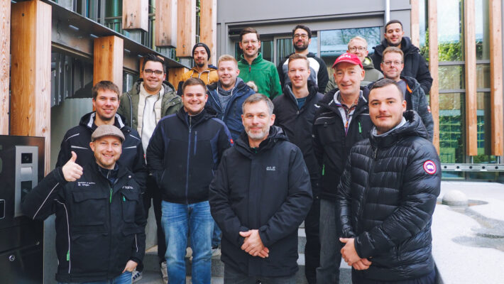 Die Teilnehmer des ersten Kurses Kesselbetriebstechnik bei der Schmidmeier NaturEnergie