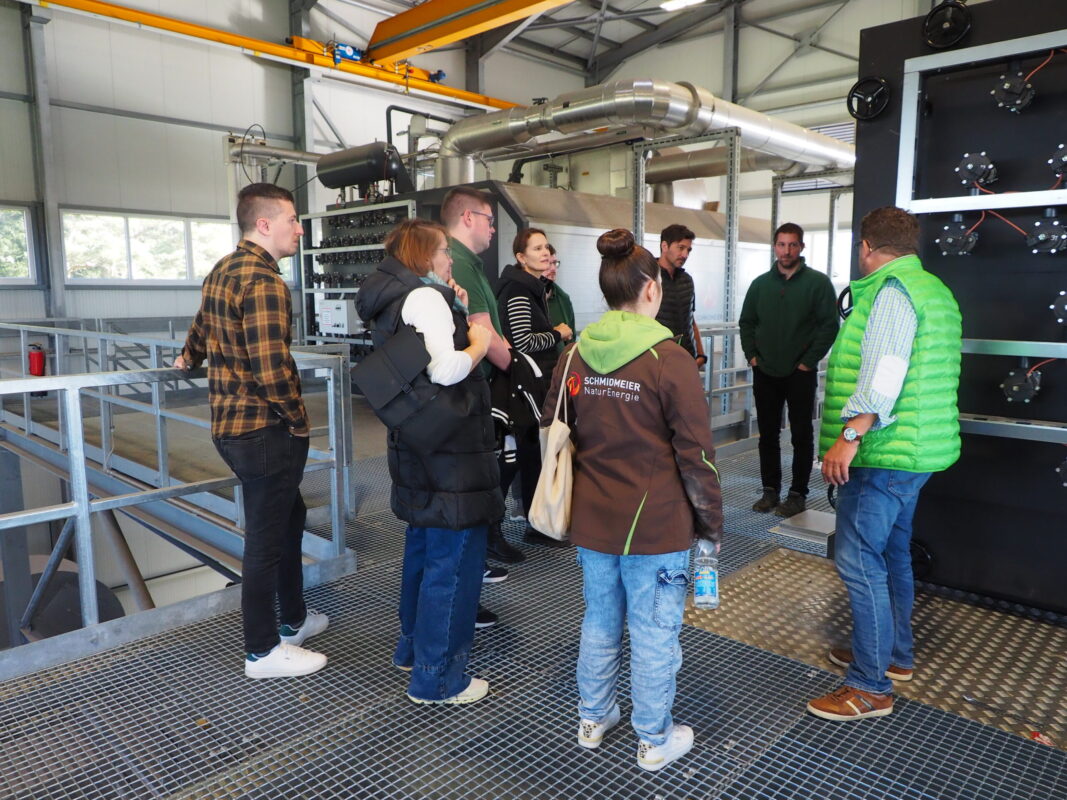 Die neuen Kolleginnen und Kollegen der Schmidmeier NaturEnergie im Kesselhaus