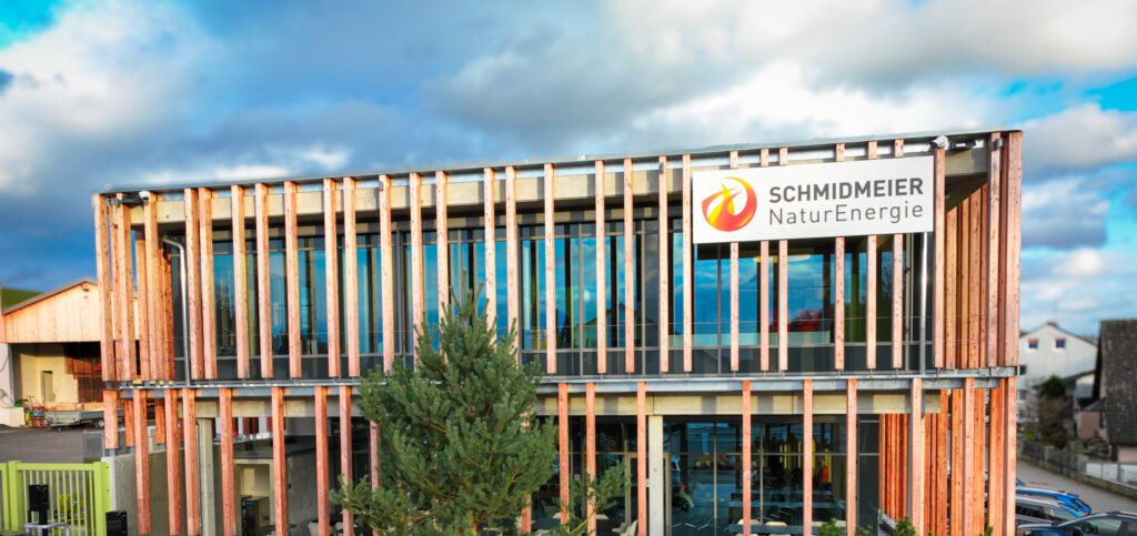 Das topmoderne Verwaltungsgebäude der Schmidmeier NaturEnergie