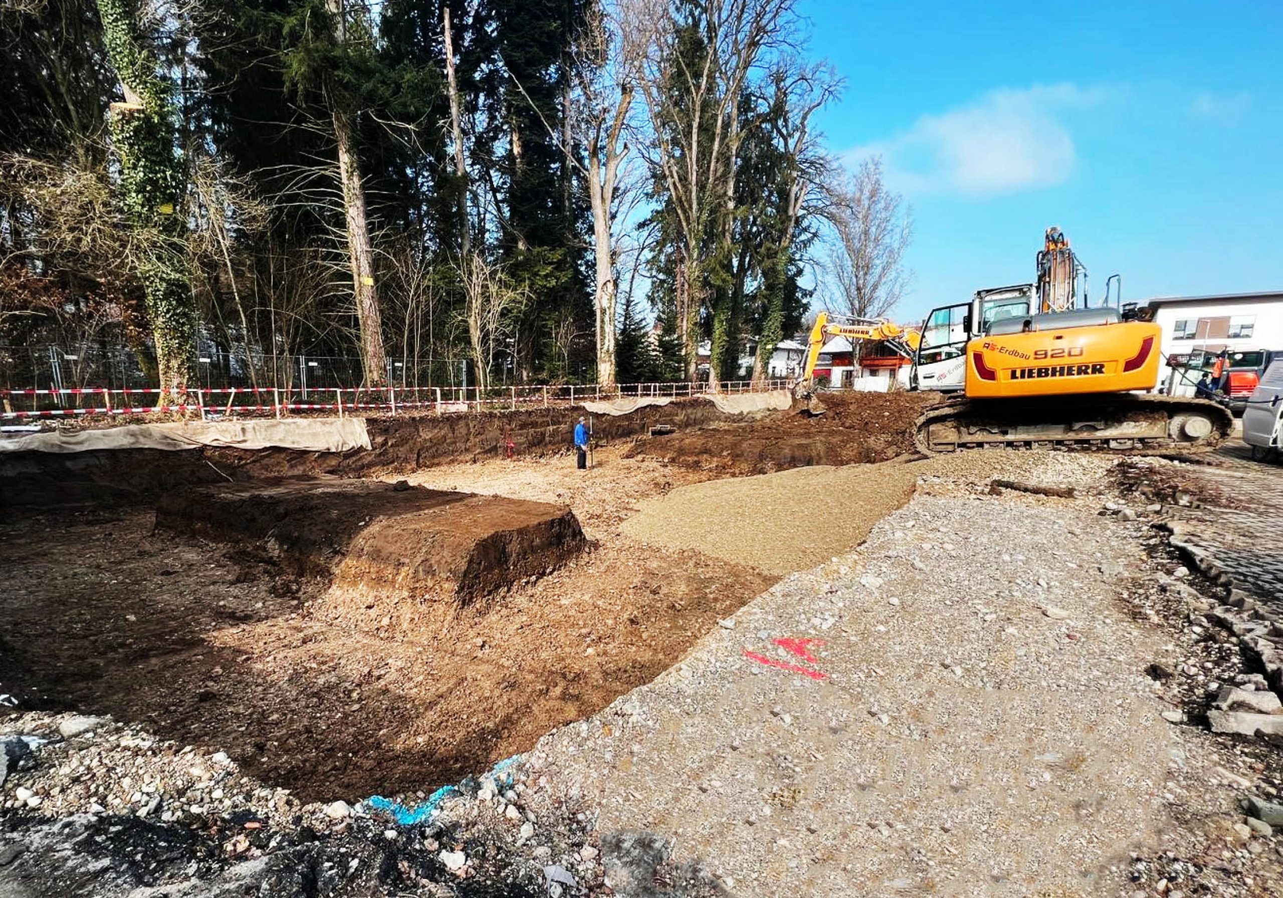 Aushub für Biomasseanlage der Firma SALUS Haus in Bruckmühl