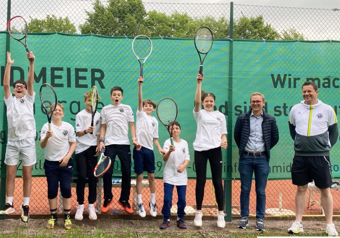 Jugend Tennisabteilung des SV Zeitlarn mit Ferdinand Schmidmeier