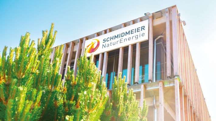 Das moderne und grüne Bürogebäude von der Schmidmeier NaturEnergie GmbH