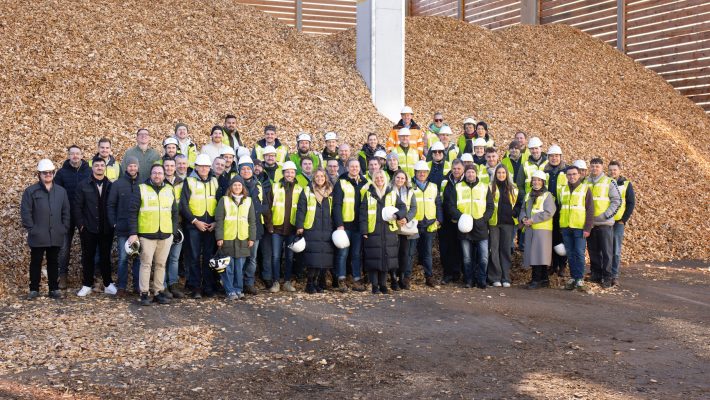 Gruppenfoto Schmidmeier NaturEnergie bei Anlage Projekt Dingolfing