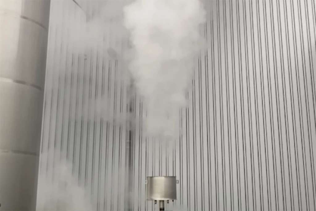 Dampf einer Frischdampfleitung