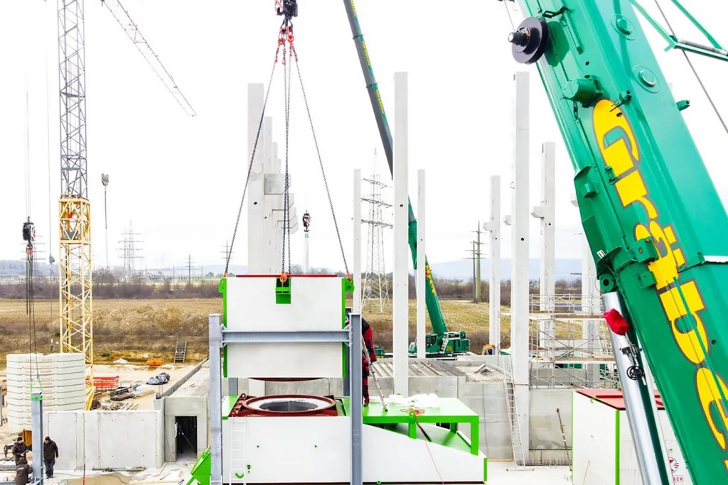 Baustelle mit mehreren Kranen bei der Reichenauer Gärtnersiedlung