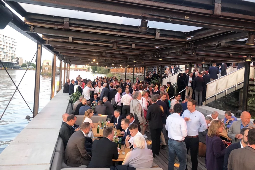 Foto der Menschen auf dem BEE Sommerfest 2023