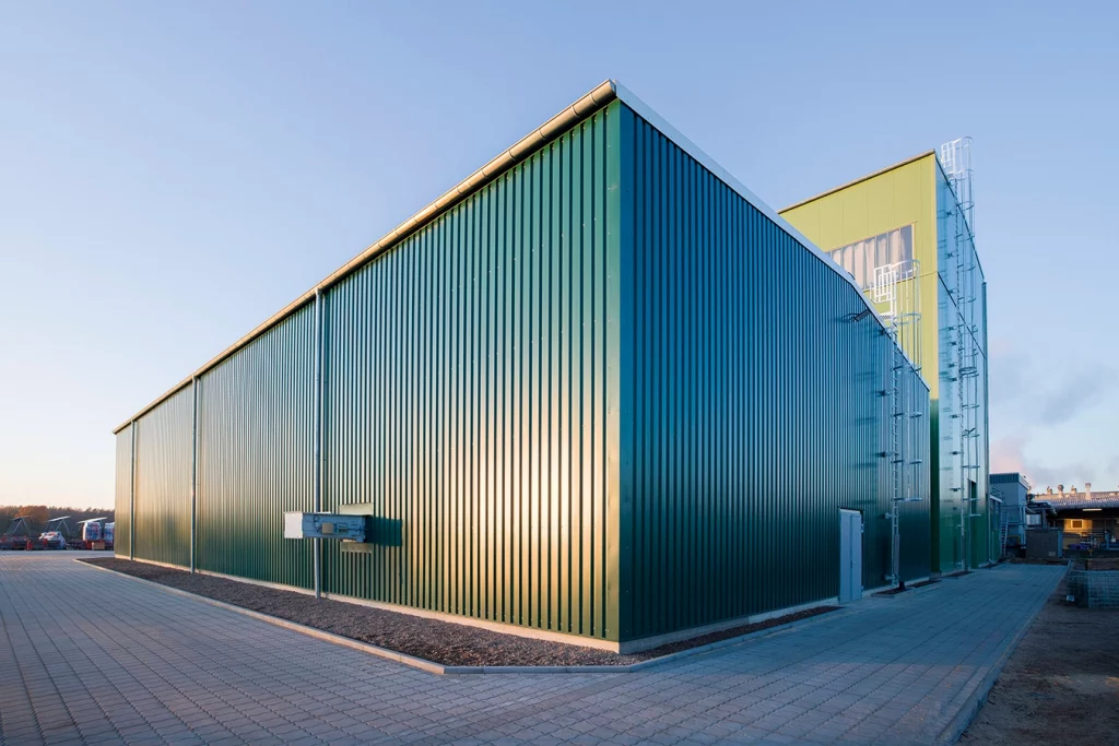 Firma Steinicke in Lüchow Biomasseheizwerk von außen