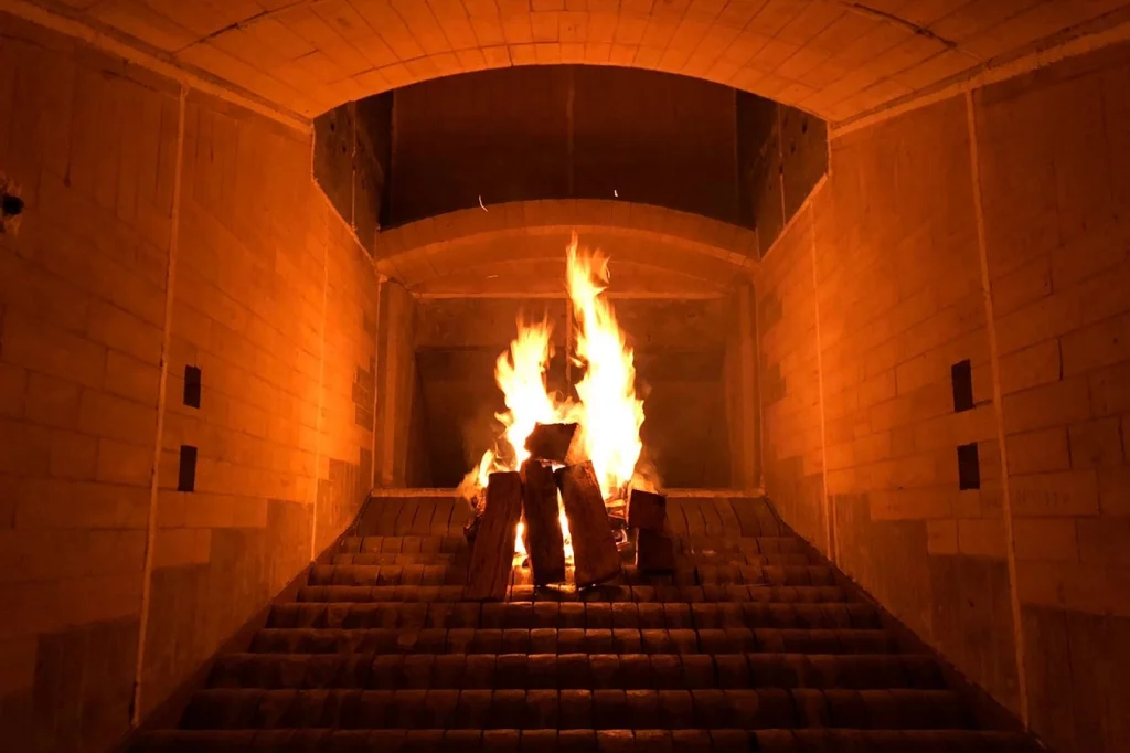 Feuer brennt in der Biomasse Dampfanlage in Hückelhoven in NRW