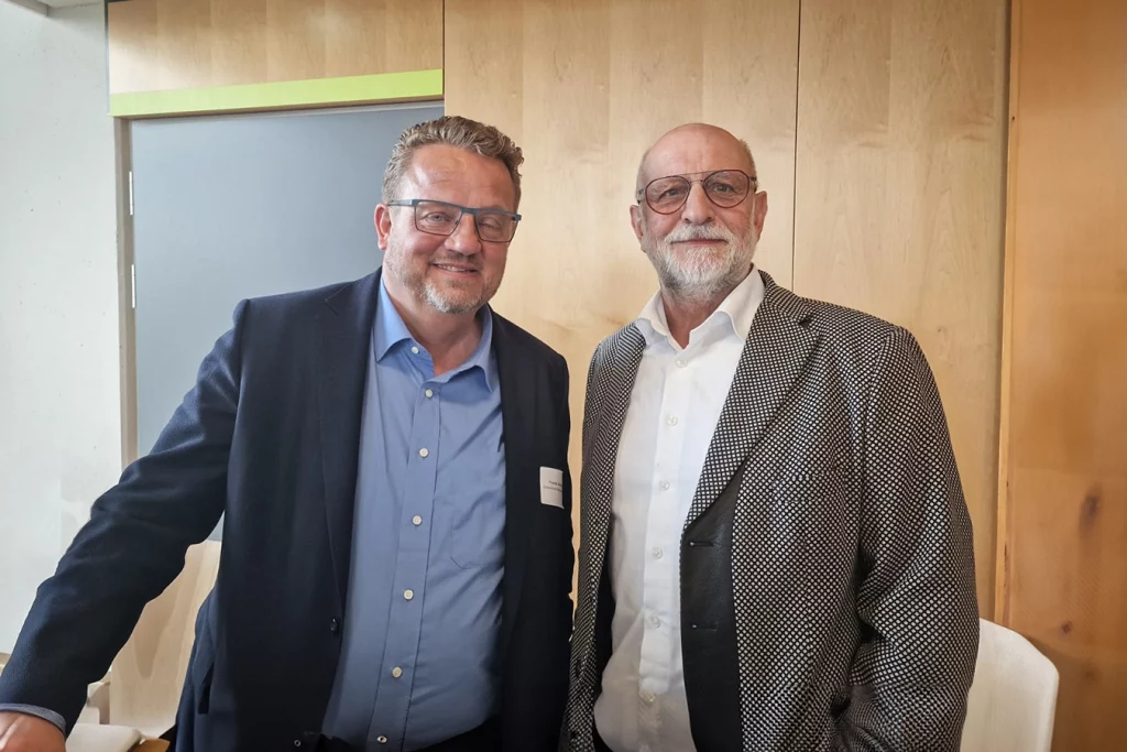 Thomas Schmidmeier und Herr Dr. Schrägle auf dem Holzaschekongress 2024