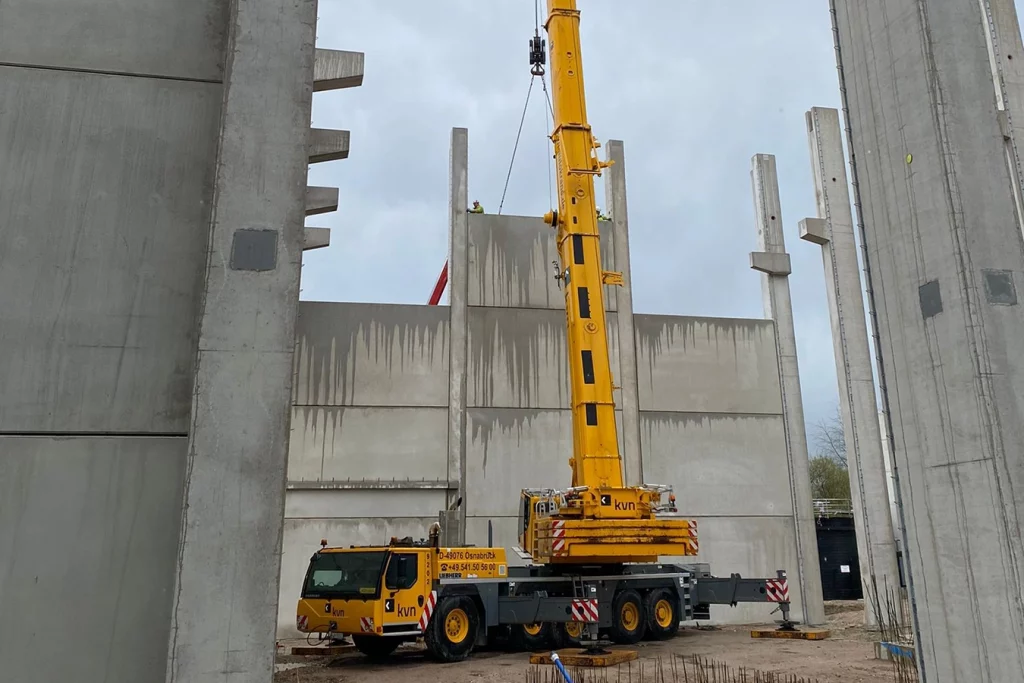 Kran auf der Baustelle bei Leiber in Bramsche