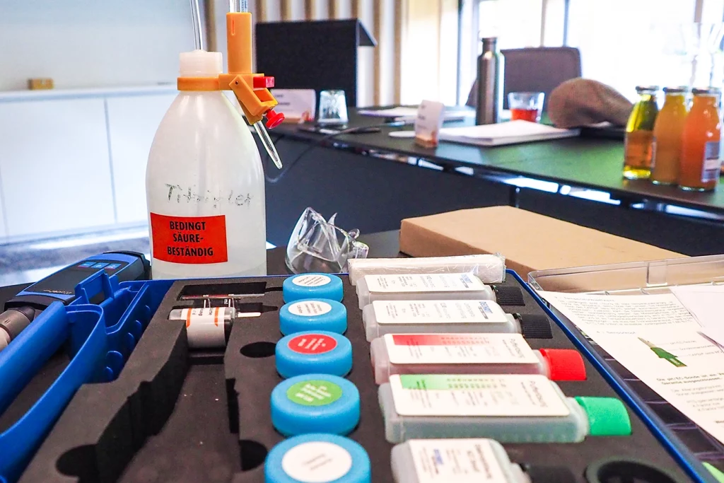 Benötigte Materialien für die DEKRA Schulung bei der Firma Schmidmeier NaturEnergie