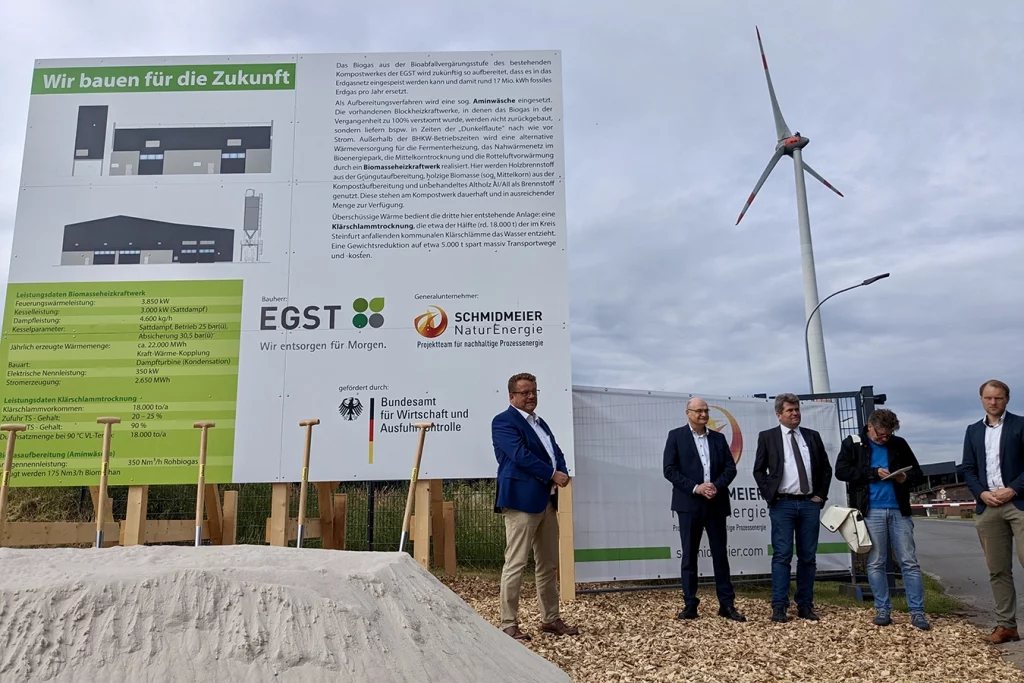 Spatenstich bei der Firma EGST zusammen mit Thomas Schmidmeier von Schmidmeier NaturEnergie