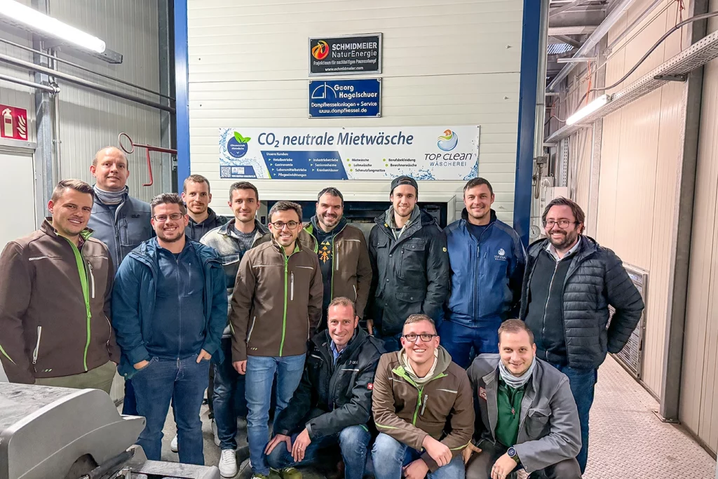 Gruppenbild der Mitarbeiter von Schmidmeier bei ihrer Weiterbildung