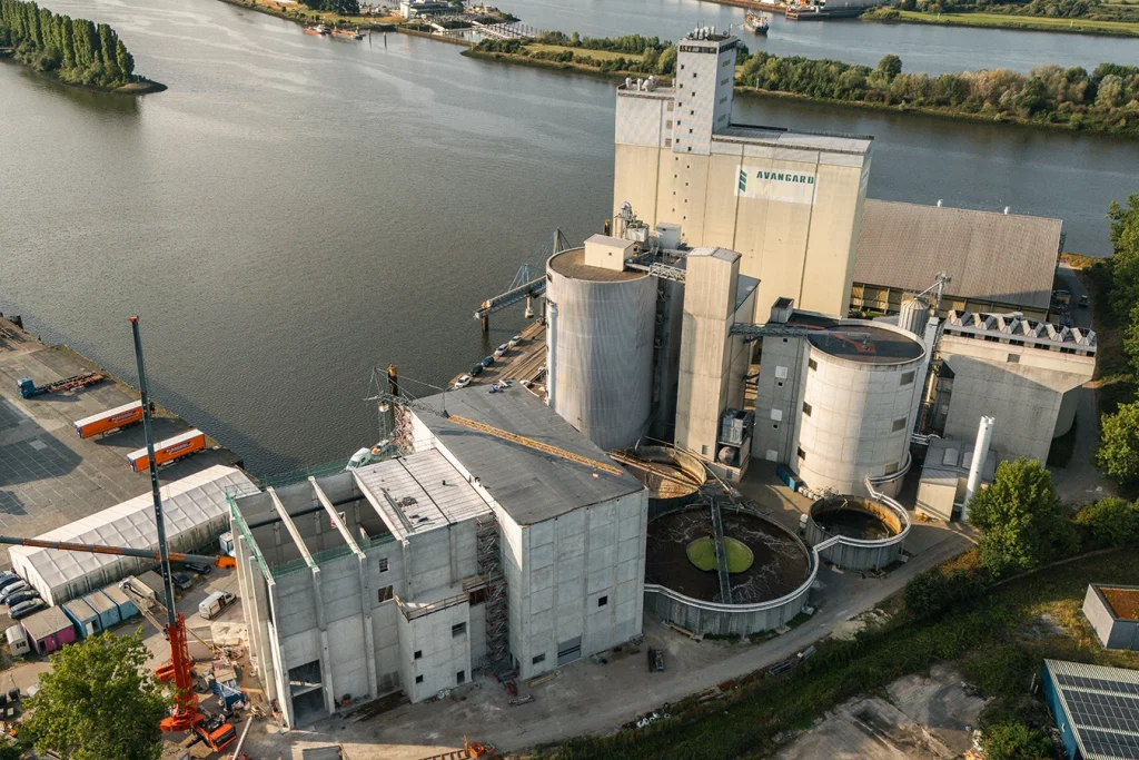 Drohnenaufnahme der Biomasseanlage bei Avangard Bremen.
