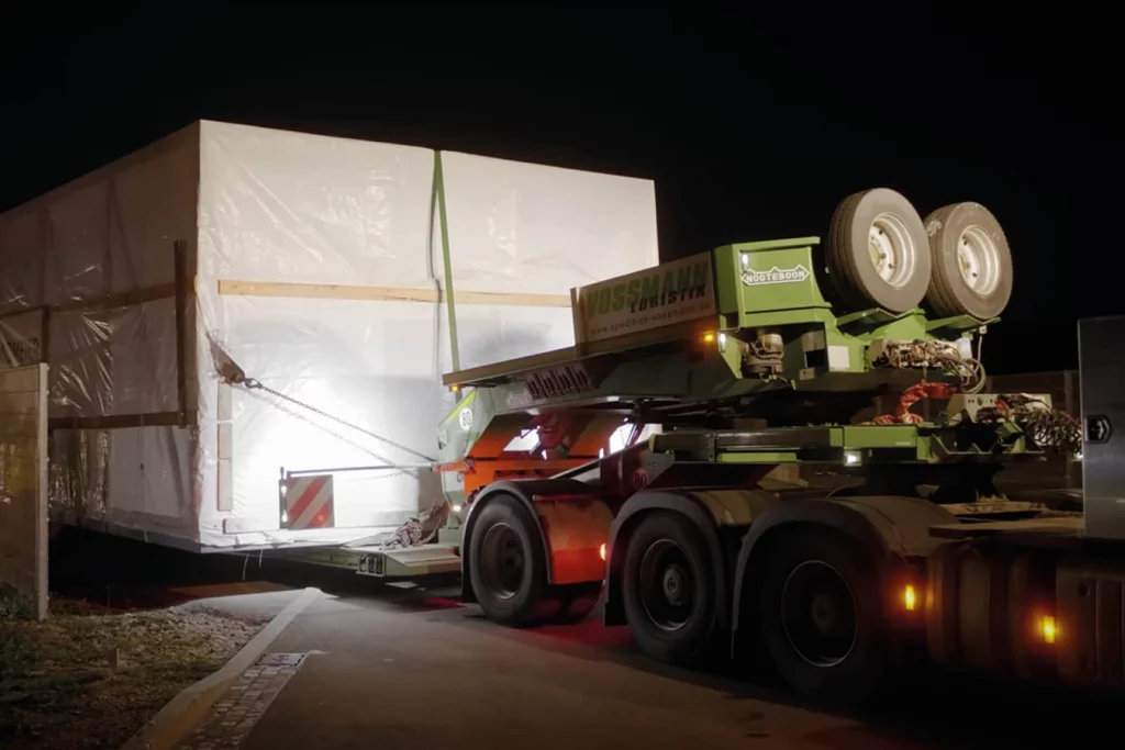 Schwertransporter für den Transport einer Anlage nach Hückelhoven
