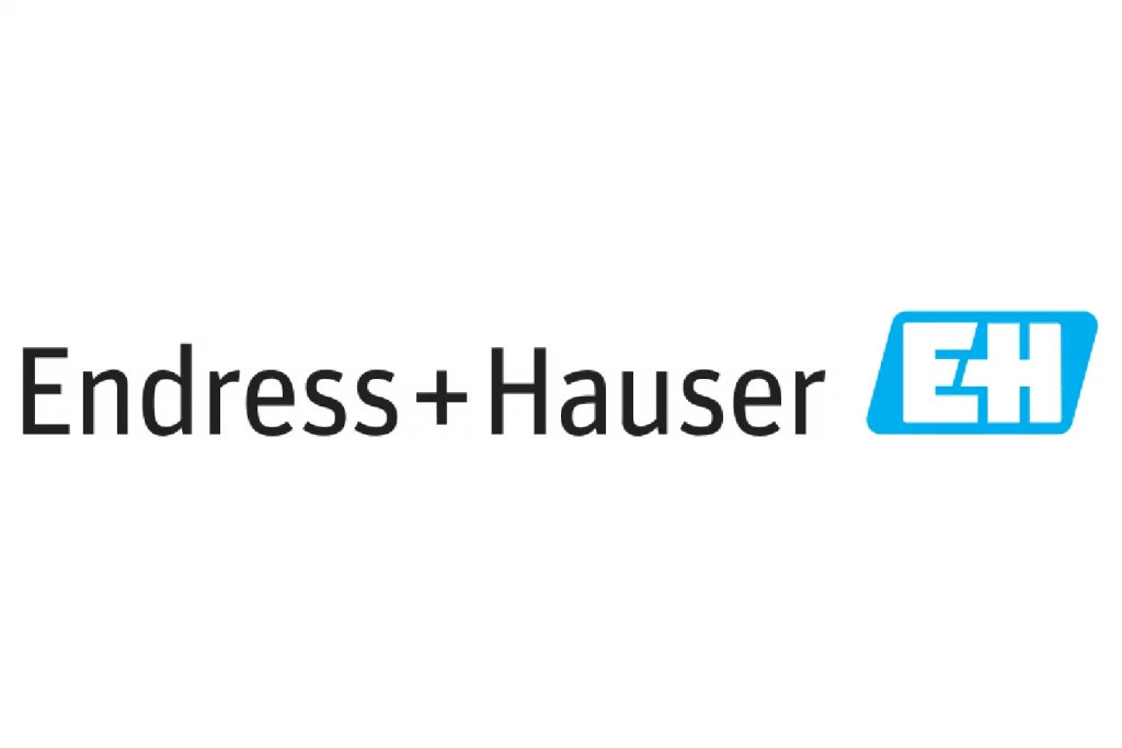 Logo von Endress + Hauser mit schwarzer Schrift auf weißem Hintergrund. Dahinter ist ein Symbol mit den beiden Initialen E+H in blau.