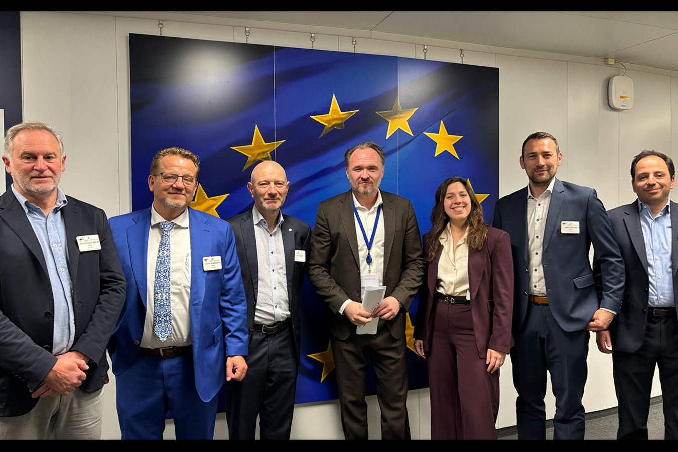 Thomas Schmidmeier mit Mitgliedern von Bioenergy Europe und EU-Kommissar Dan Jørgensen