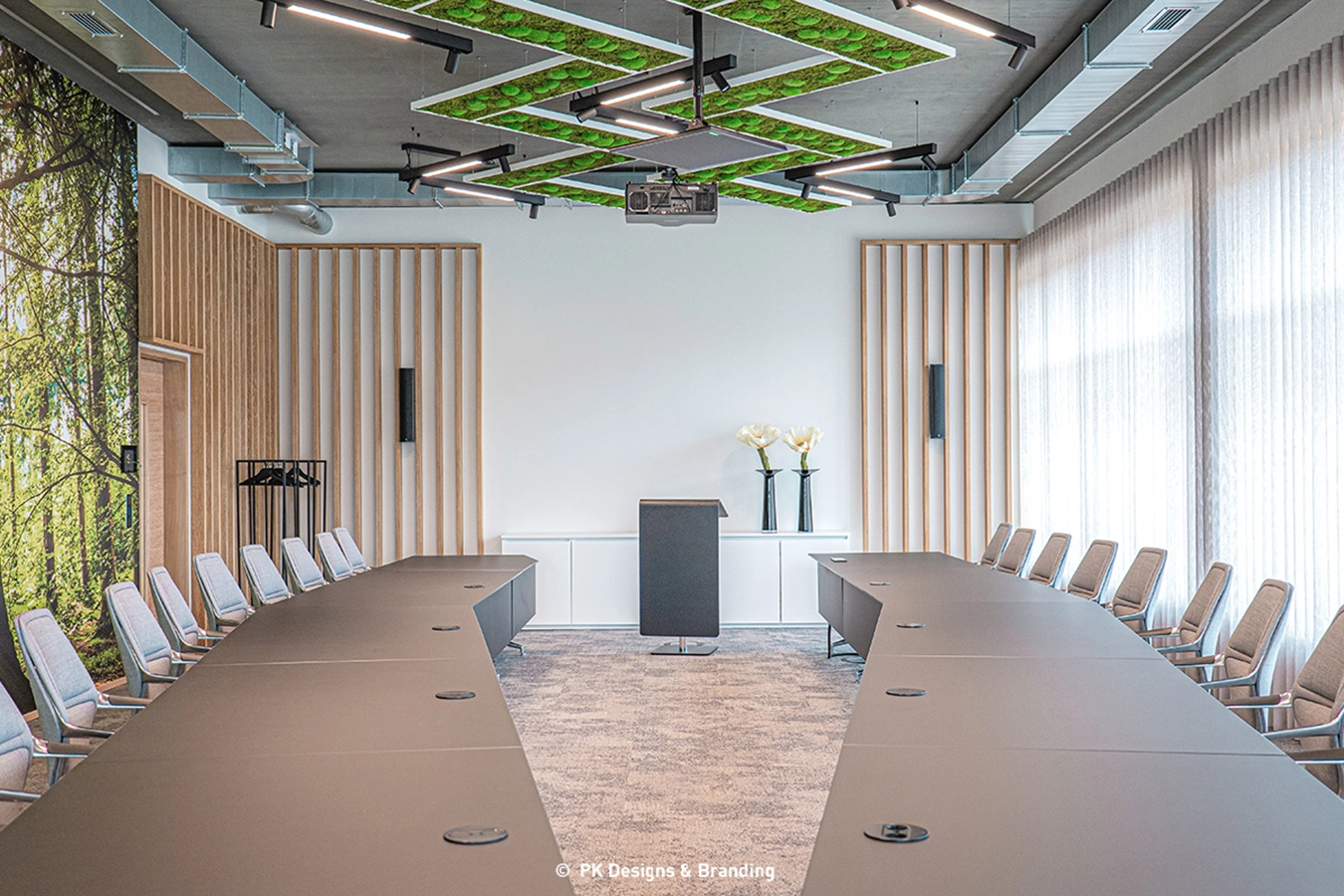 Der große Besprechungsraum Schlüter (benannt nach den landwirtschaftlichen Maschinen, die früher auf dem Betrieb im Einsatz waren) bietet Platz für bis zu 40 Personen