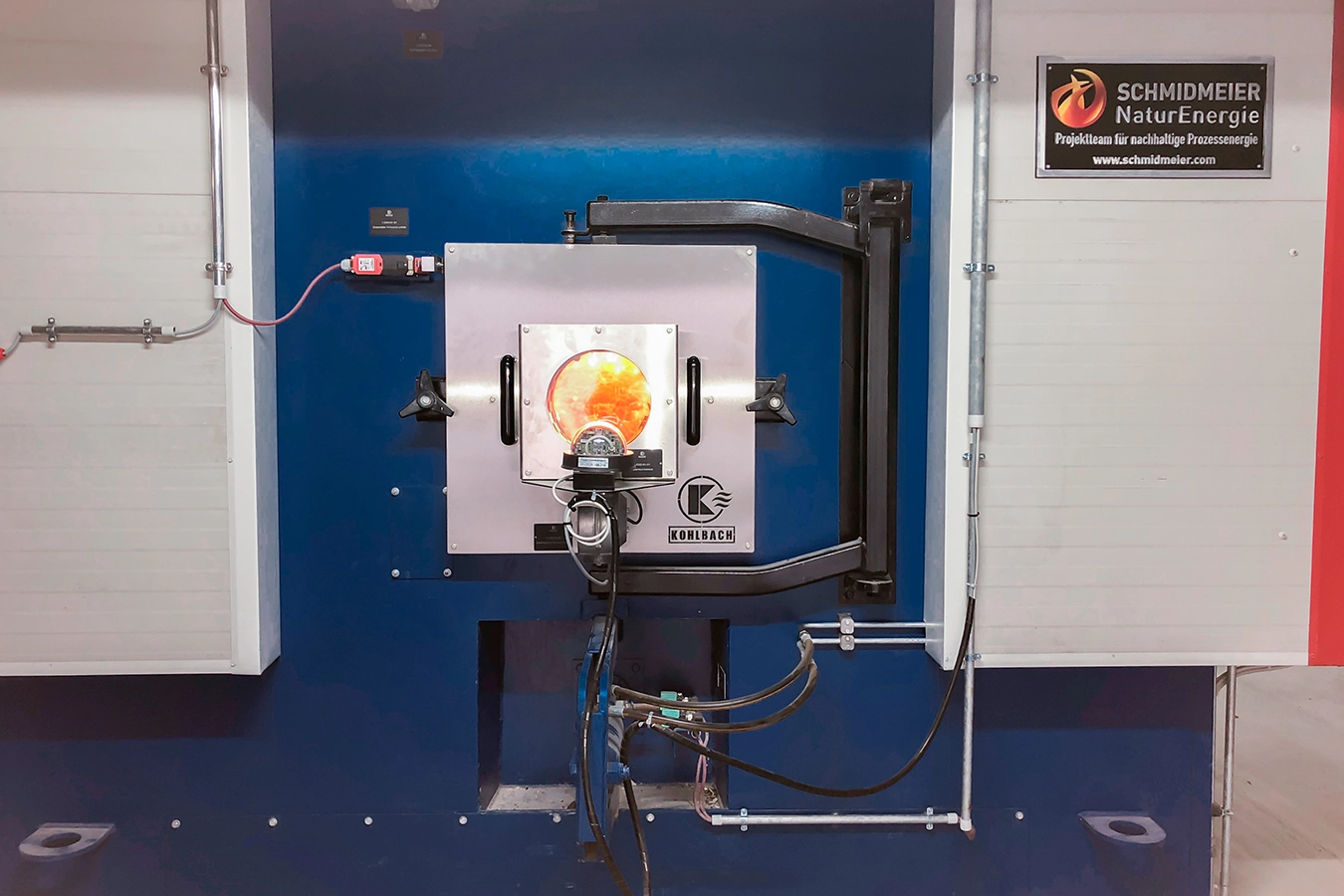 Feuerbox der Anlage Kitzingen. Brennendes Feuer.