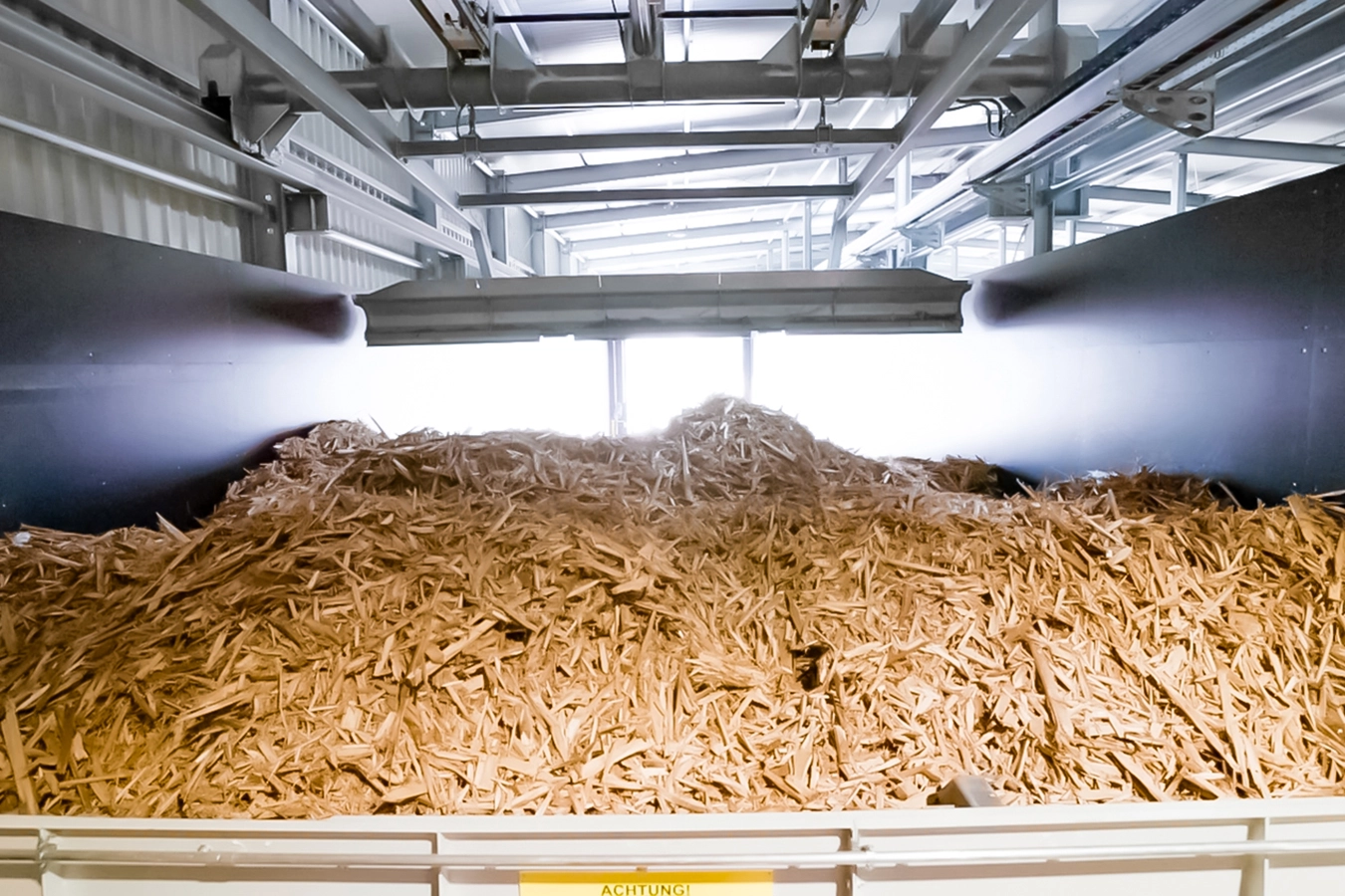 Holzschnitte für Brennstoff in einem Container.