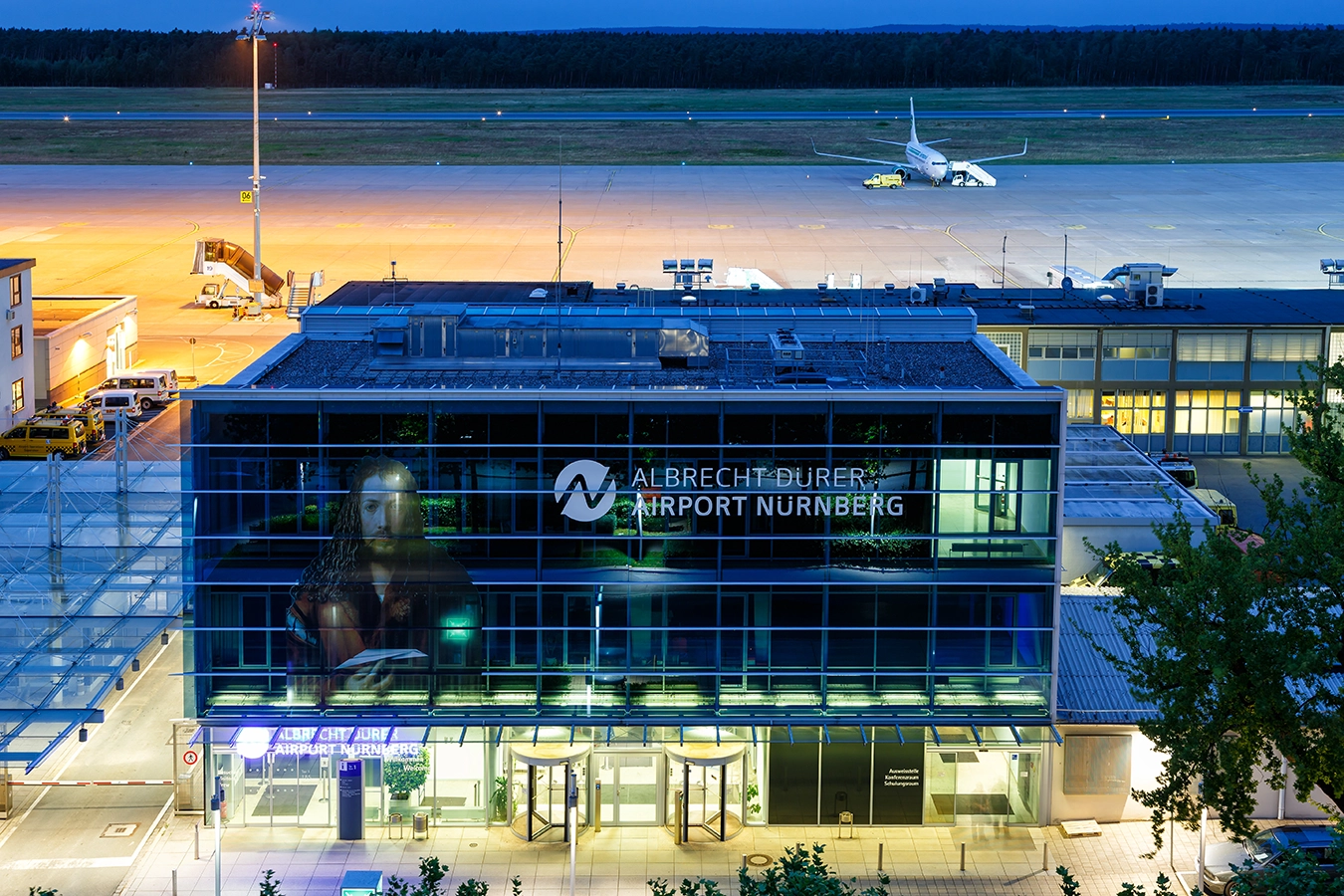der Flughafen Nürnberg bei nacht