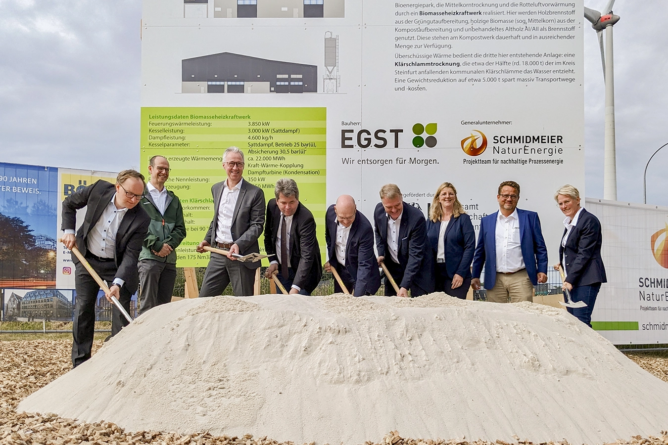 Spatenstich der Anlage in Saerbeck. Mitarbeiter und Geschäftsführer von EGST