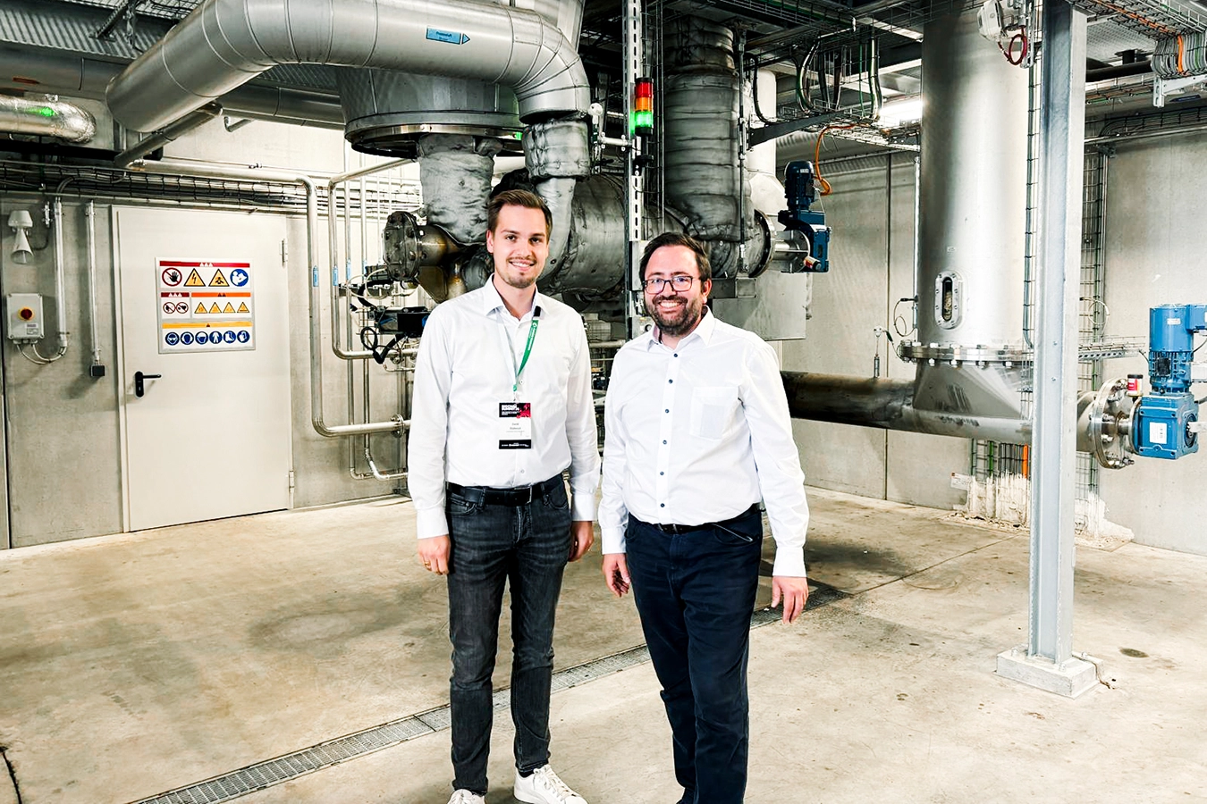 Unsere Mitarbeiter besichtigen die Syncraf-Anlage am Biochar Summit