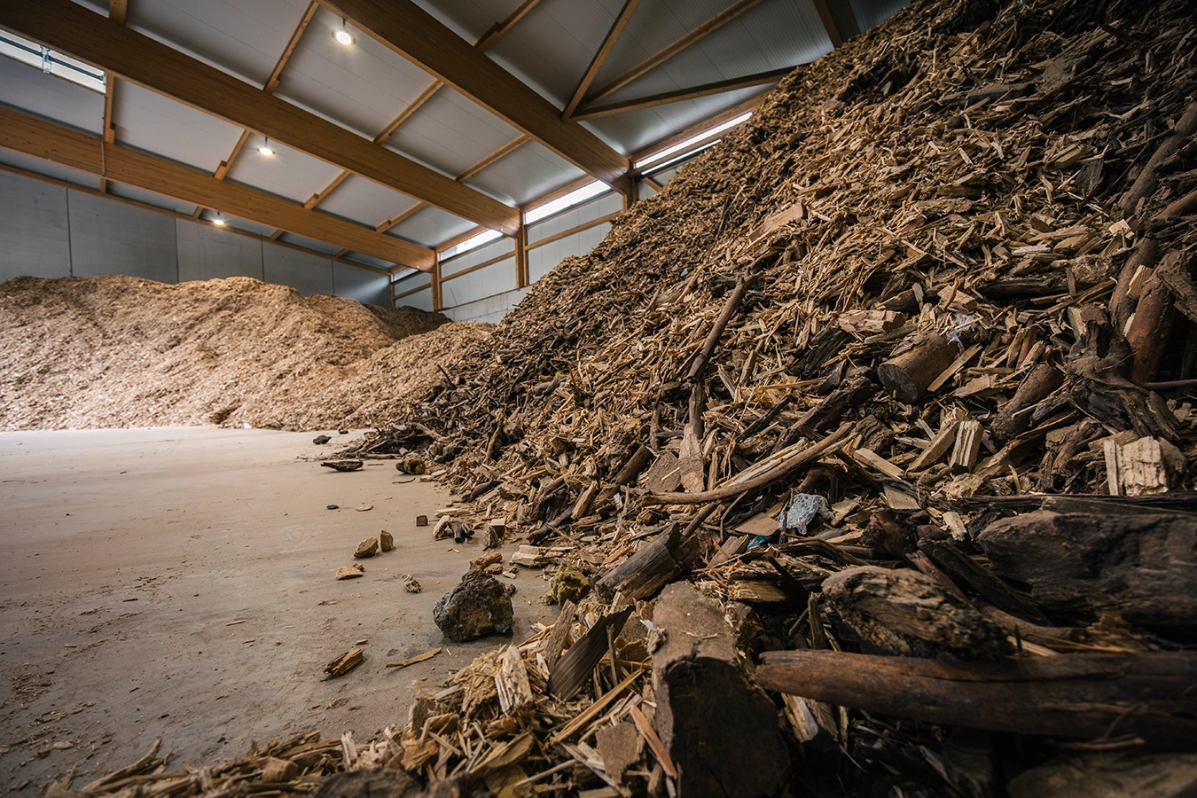 Lagerhalle für Holzschnitte/ Gebrauchtholz