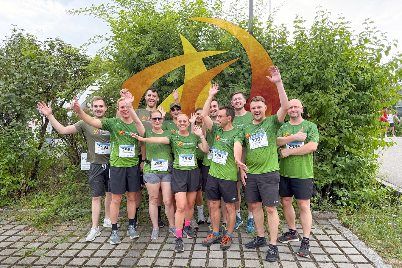 Gruppenfoto Schmidmeier NaturEnergie beim REWAG Firmenlauf 2026 in Regensburg.
