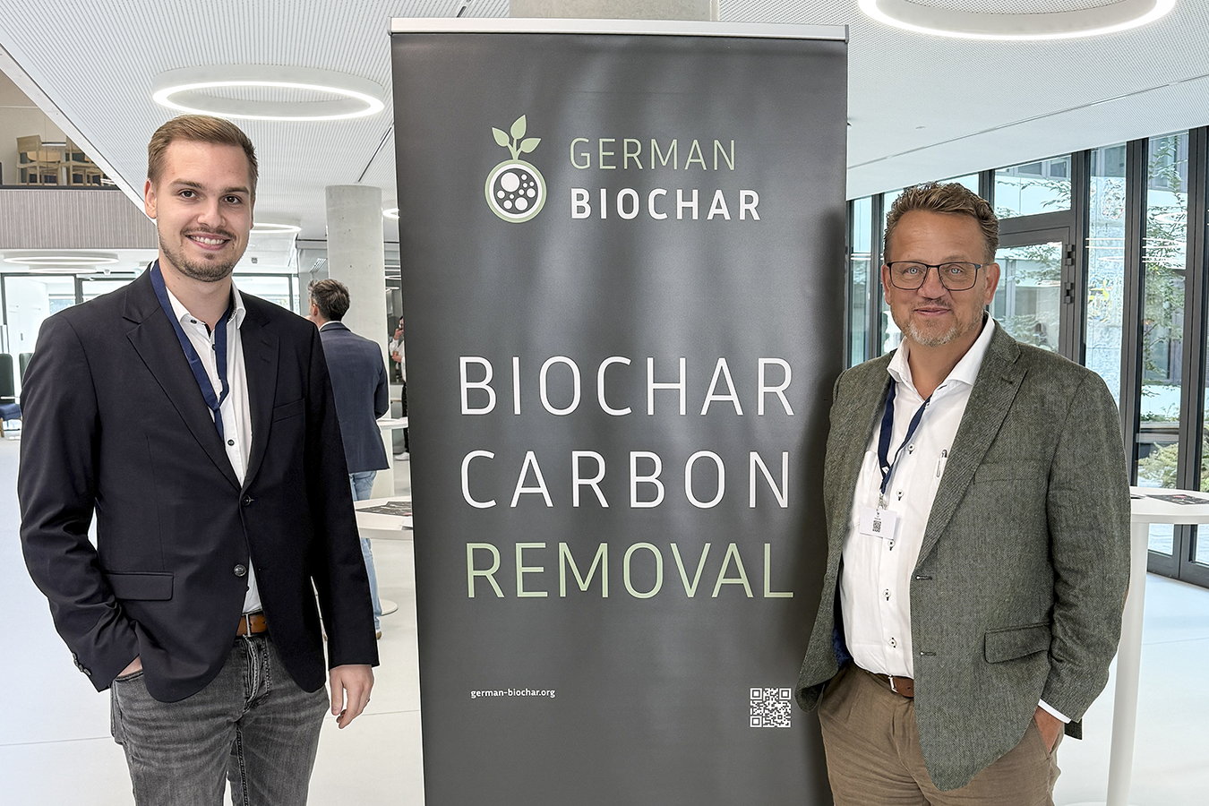 David Dluhosch und Thomas Schmidmeier von der Schmidmeier NaturEnergie GmbH auf der Mitgliederversammlung des German Biochar e.V. 2026.
